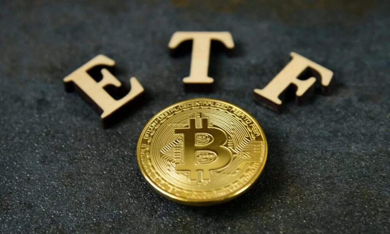 صندوق قابل معامله (ETF) بیت کوین چیست؟ آشنایی با Bitcoin ETF - صرافی دکترکوینو مبادله ایمن رمز ارز